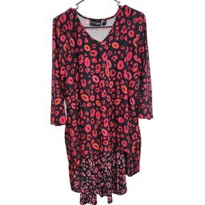 Attitudes By Renee Tunic Top Womens Size Small Black Red Lip Print Hi-Low Artsy
